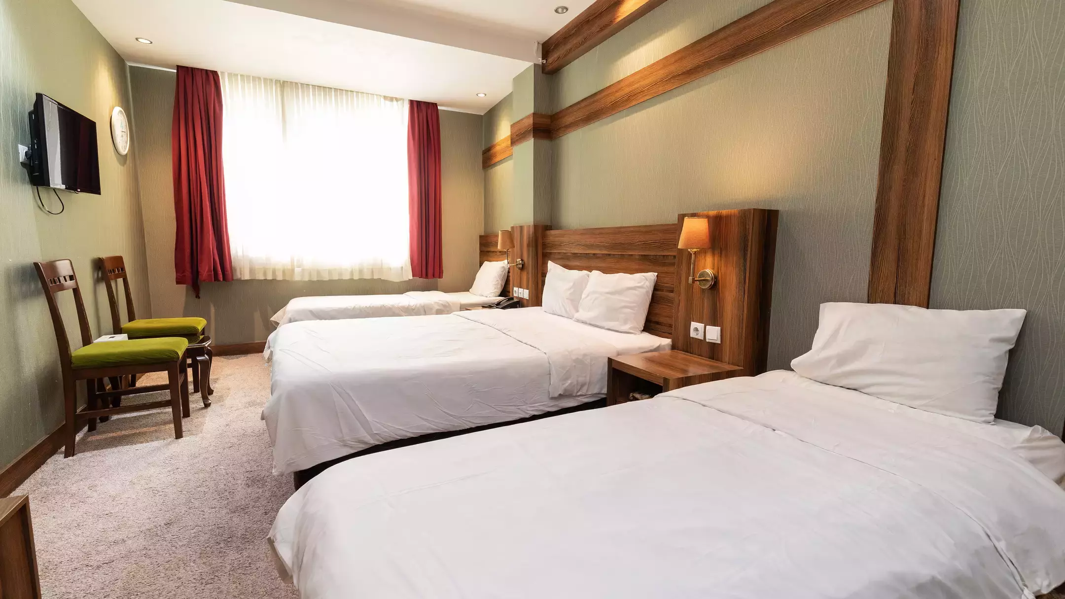 Alibaba https://cdn.alibaba.ir/ostorage/hotel-accommodation-images/6705330e0fe27c5a5df8f74f_66e7e0a30865d826250ba74a_هتل کارن - اتاق چهارتخته دبل سینگل (2).webp